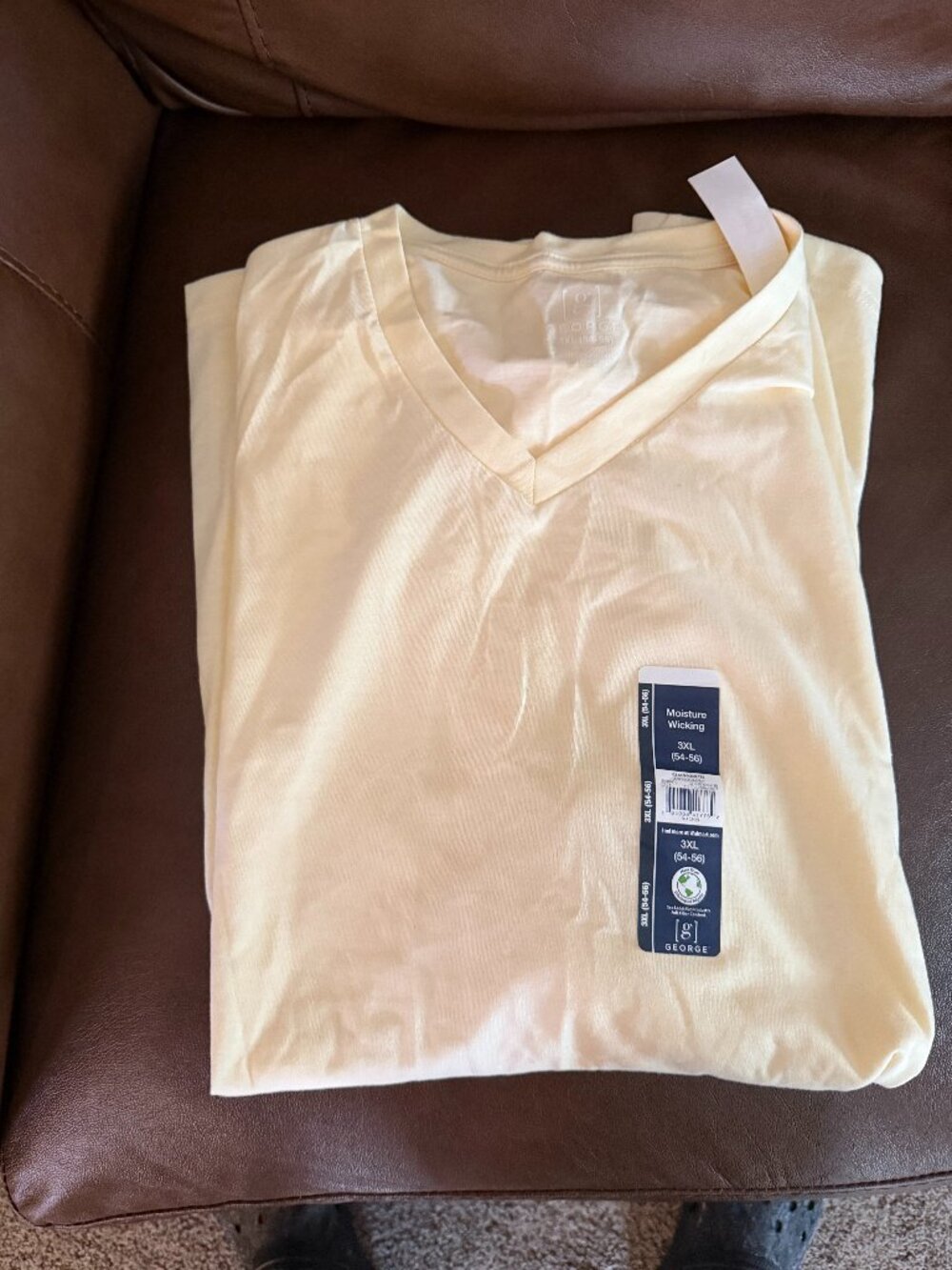 George Men’s V-neck T-shirt - Size 3XL - NWT